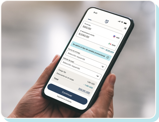Una mano sosteniendo un teléfono con una pantalla simulada de la app de Remitly.